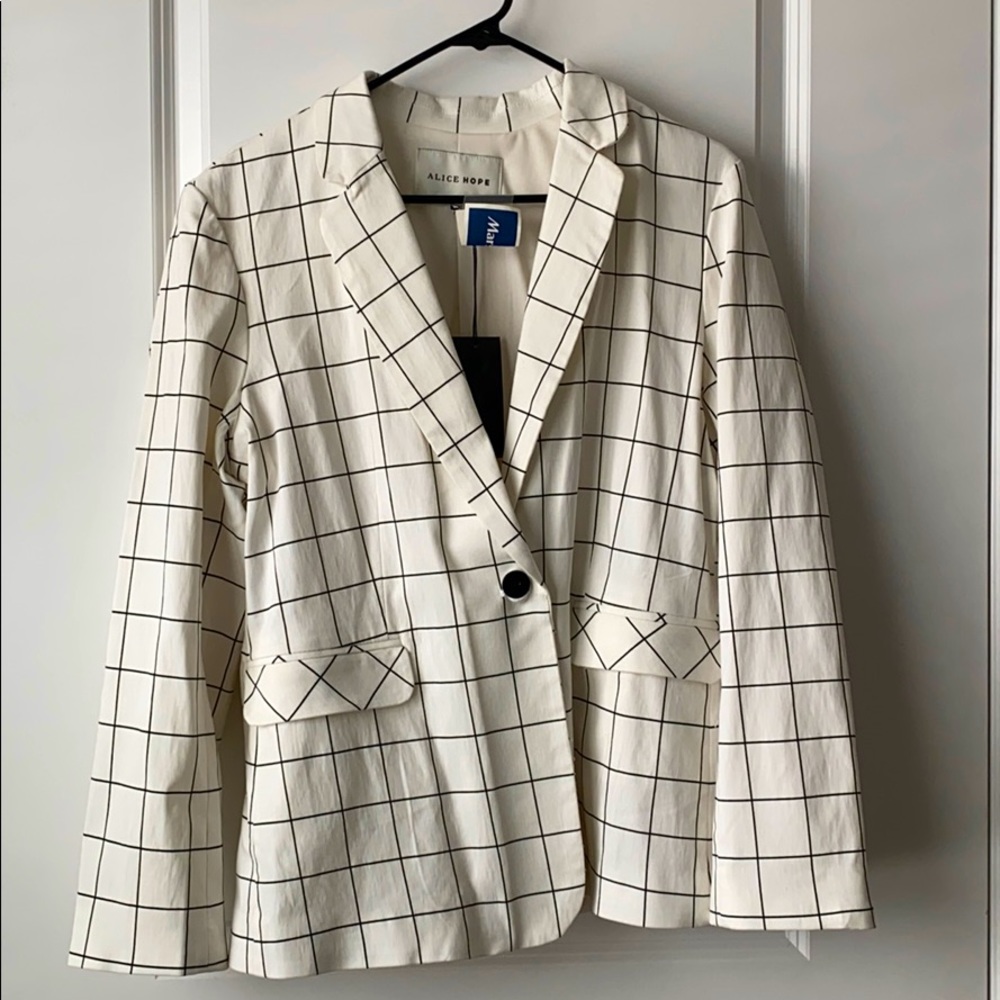 Cute stretchy blazer!